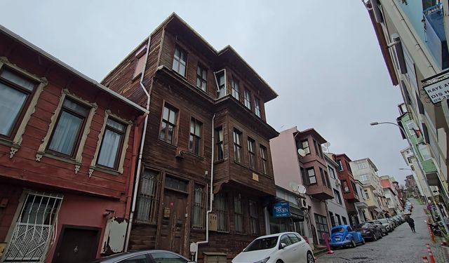 Şair Orhan Veli'nin doğup büyüdüğü köşk satışa çıktı: Restore edilmesini istiyoruz