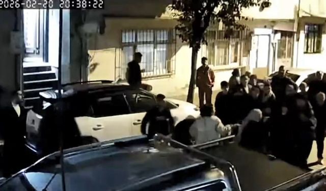 Sultangazi'de yol verme kavgasını çekmek isteyen kadın darbedildi: 2 Yaralı