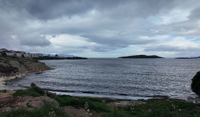 İzmir'de göçmen botu battı; 3 ölü