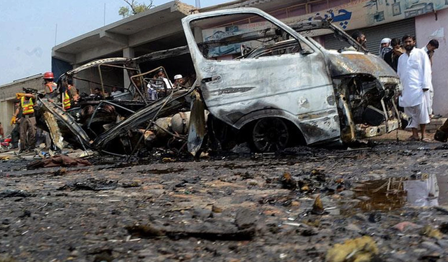 Pakistan'da kontrol noktasına intihar saldırısı: 4 ölü, 3 yaralı