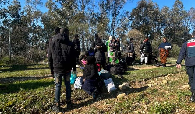 Kaçak göçmenleri 'dağın arkası İstanbul' diyerek, araziye bırakmışlar