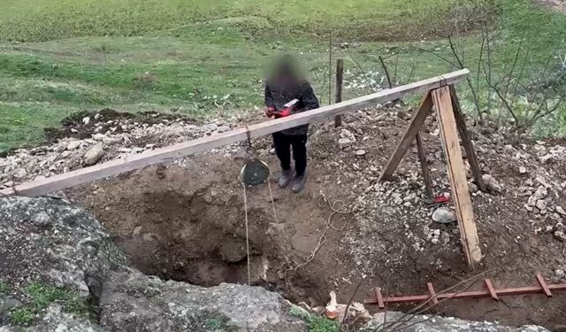 'Kanalizasyon' bahanesiyle izinsiz kazı yapan 4 defineciye suçüstü