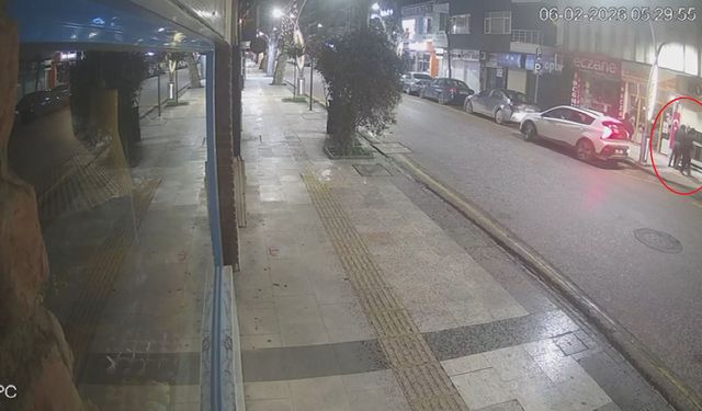 Kepenk kumandasını yedekledikleri kuyumcu dükkanına girip 1,5 kilo altını çaldılar