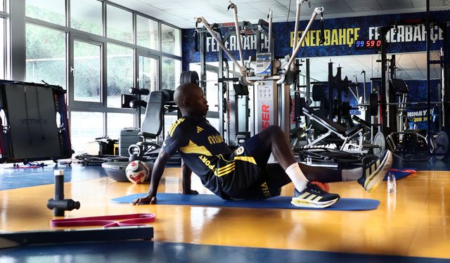 N'Golo Kante, Fenerbahçe'de ilk antrenmanını yaptı