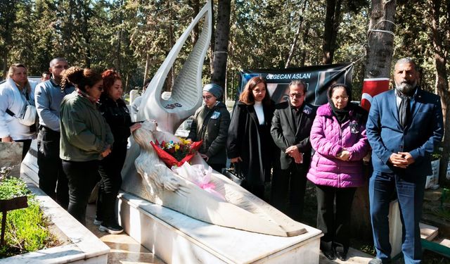 Özgecan Aslan, mezarı başında anıldı