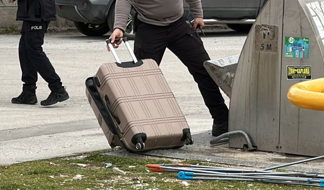 Parkta fünye ile patlatılan valizden taş parçaları çıktı