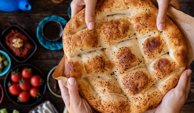 ‘Ramazanda bağırsak tembelliğine karşı pideyi azaltın’