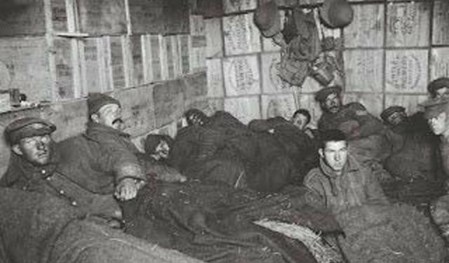 Sarıkamış'taki acının bir benzeri de Çanakkale'de yaşanmış; siperlerde donarak şehit oldular