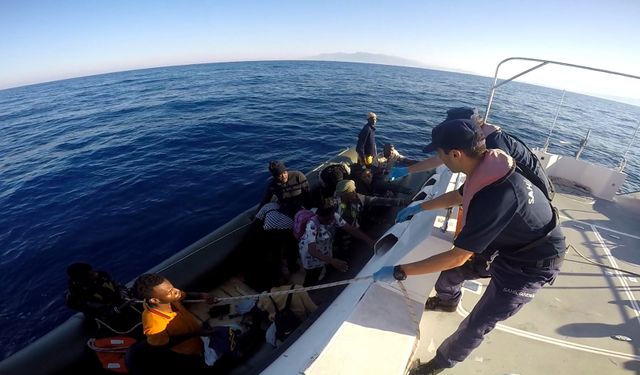 Türkiye’nin denizlerinde 5 yılda 103 bin 488 göçmen kurtarıldı