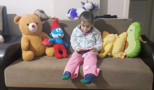 5 yaşındaki Polen, 2 yıldır burnunda tırnak makası zinciriyle yaşamış