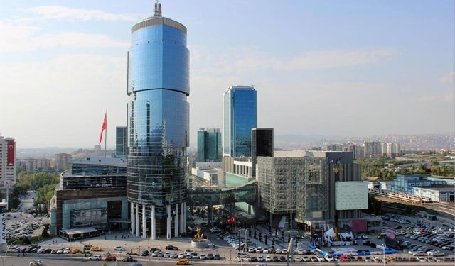 Ankara'da bir AVM, hafta sonu 18 yaş altındakilerin velisi olmadan girişlerini yasakladı