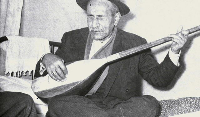 Aşık Veysel, vefatının 53'üncü yıl dönümünde mezarı başında anıldı