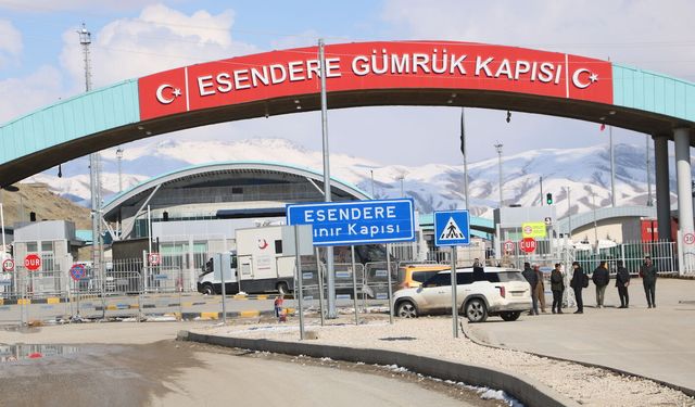 Türkiye-İran arasında günübirlik yolcu geçişleri karşılıklı olarak durduruldu