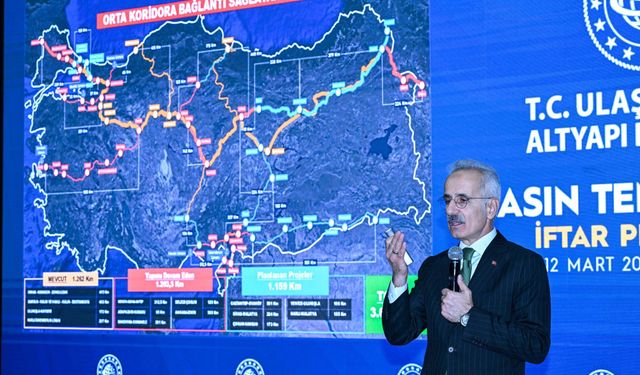 Bakan Uraloğlu: Türk sahipli 14 gemi Hürmüz'de bekliyor