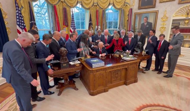 Beyaz Saray'da Trump için dua ettiler