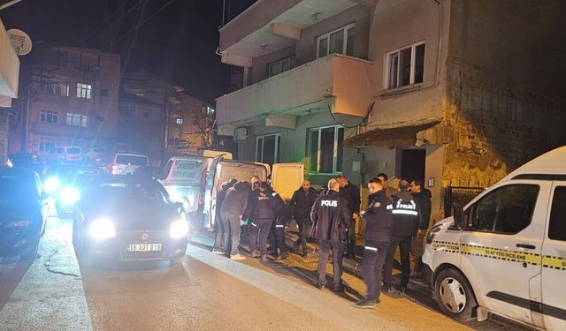 Çanakkale’de vatandaşları 300 milyon lira dolandırdığı ileri sürülen emlakçı, evinde ölü bulundu