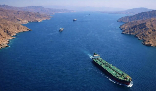 İran, Hürmüz Boğazı'ndan geçişleri ücretlendiriyor