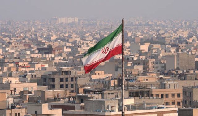 İran: Buşehr Nükleer Enerji Santrali sahasına füze isabet etti