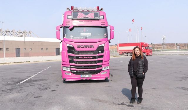 4 çocuk annesi, pembe renkli TIR'ı ile uluslararası taşımacılık yapıyor