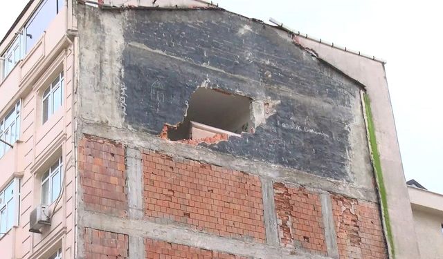 Güngören’de yıkım sırasında hasar gören 6 katlı bina tahliye edildi