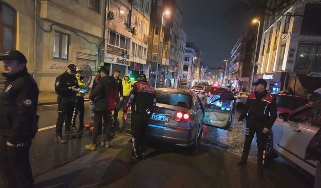 Taksim ve Kadıköy'de helikopter destekli 'Huzur İstanbul' denetimi: 1 milyon 248 bin lira ceza kesildi