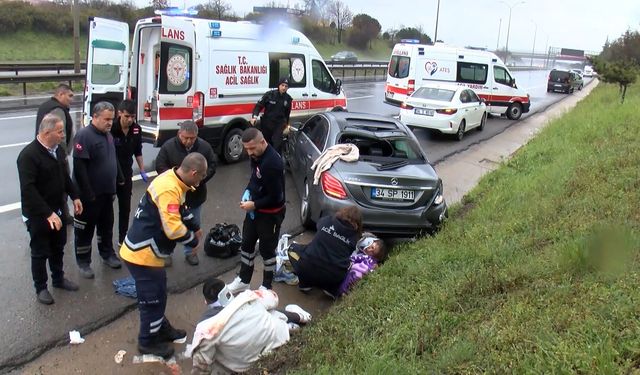 Tuzla TEM Otoyolu'nda kaza yapan otomobile başka araç çarptı; 2 si çocuk 7 yaralı