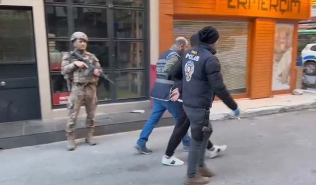 İzmir'de sahte site açıp, dolandırıcılık yapan 25 şüpheli tutuklandı