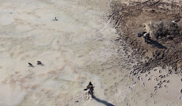 Kaçak avcılar doğa koruma ekiplerine ateş açtı