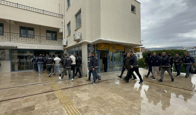 Marmaris Belediyesi'nde 'rüşvet' soruşturmasında gözaltına alınan şüpheliler adliyede