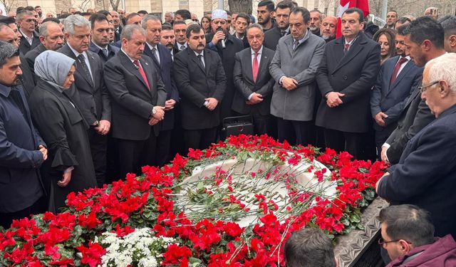 Muhsin Yazıcıoğlu, mezarı başında anıldı