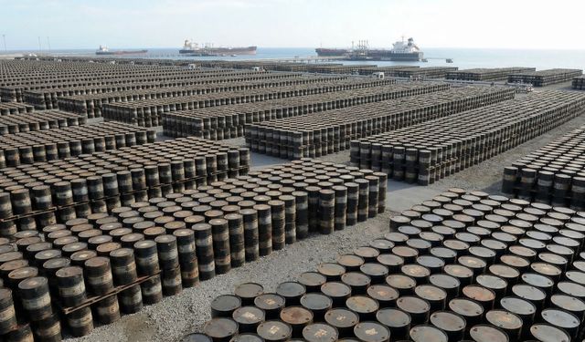 Uluslararası Enerji Ajansı 400 milyon varil petrolü piyasaya sürme kararı aldı