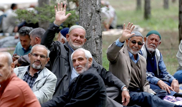 TÜİK: Yaşlı nüfus 5 yılda yüzde 20,5 arttı