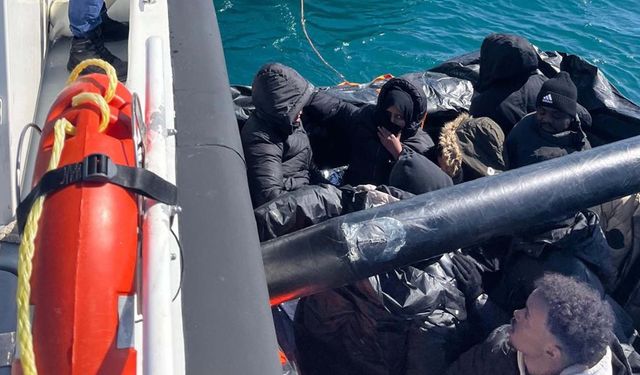 Yunan unsurları tarafından geri itilen 31 kaçak göçmen kurtarıldı