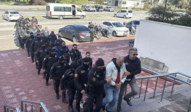 19 kaçak göçmenin öldüğü bot faciasında 16 şüpheli adliyeye sevk edildi