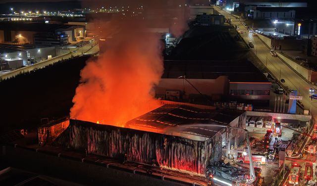 Ankara'da medikal malzeme üretilen fabrikada yangın; 35 kişi tahliye edildi