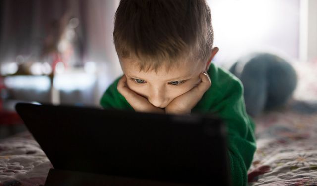 Bakan Göktaş: Sosyal ağ sağlayıcılar, 15 yaş altı çocuklara hizmet sunmayacak