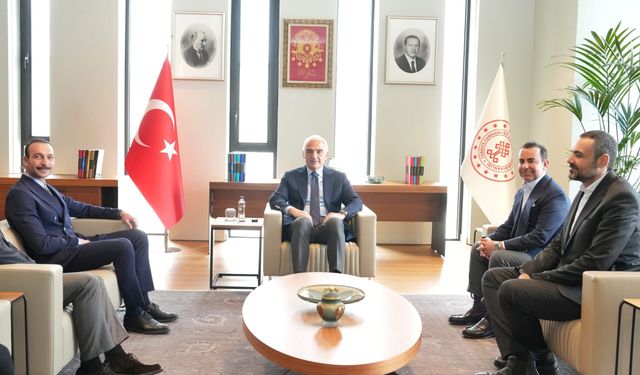 Bakan Ersoy, sanatçı Görkem Sevindik'i kabul etti