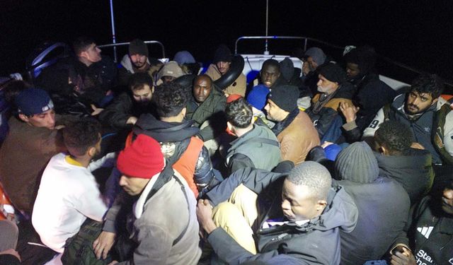 Bodrum’da su alan bottaki 30 kaçak göçmen kurtarıldı