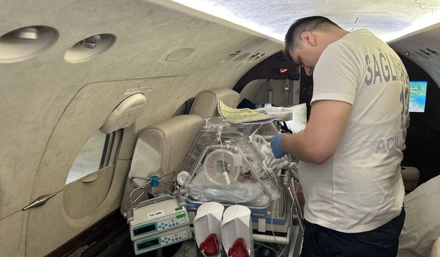 Çanakkale’de 54 günlük bebek, ambulans uçakla Ankara’ya sevk edildi