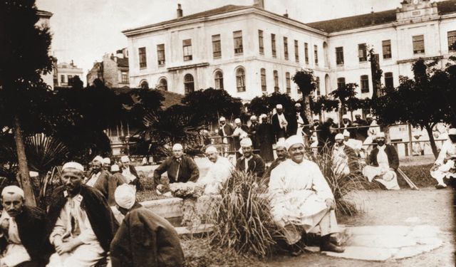 Çanakkale Savaşları sırasında yaralıların tedavisi için birçok okul hastaneye çevrilmiş