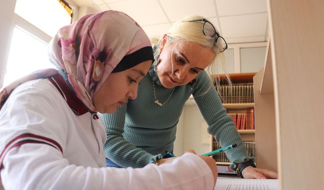 Diyarbakır'da gönüllü kadın öğretmenler, kırsaldaki 119 genç kızı YKS’ye hazırlıyor