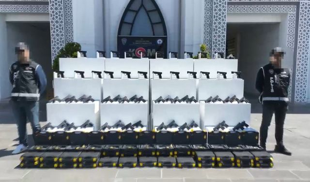 Durdurulan minibüste 60 tabanca ile mühimmat ele geçirildi