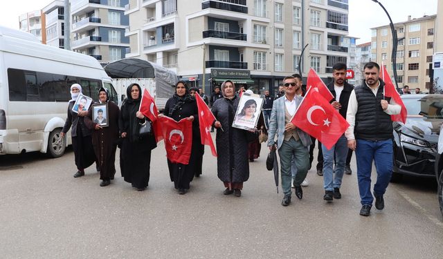 Evlat nöbetindeki anne: Ceza yok, gelin teslim olun