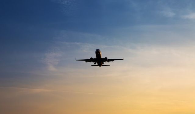 İran'dan bazı ülkelere uçak seferleri yeniden başladı