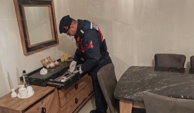 Kendilerini polis ve savcı olarak tanıtıp 2 milyon lira dolandıran şüpheliler yakalandı