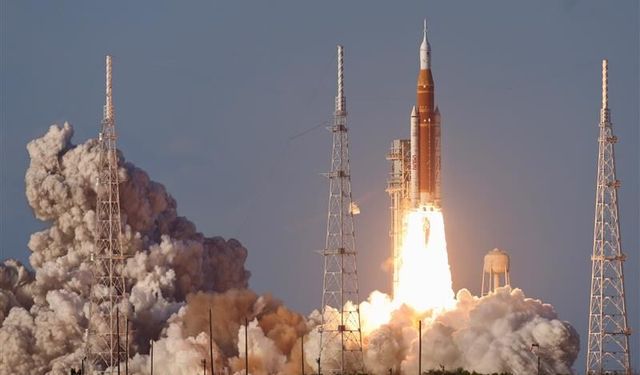 NASA, 54 yıl sonra Ay’a insanlı uçuşu başlattı