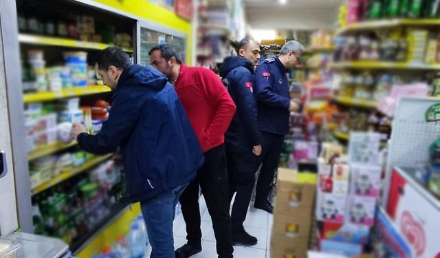 Ordu’da son kullanım tarihi geçmiş 4 kamyonet dolusu gıda ürününe el konuldu