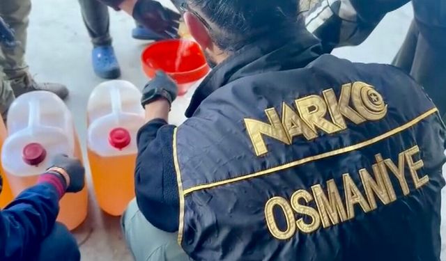 Otomobilin yakıt deposundan 48 kilo sıvı metamfetamin ele geçirildi