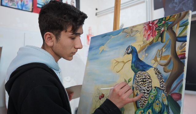 Şırnaklı Hüsam, resimleriyle ABD’nin prestijli sanat okuluna birinci sıradan ve tam burslu kabul aldı