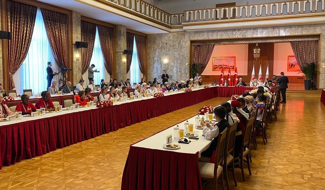TBMM Başkanı Kurtulmuş, dünya çocuklarını kabul etti